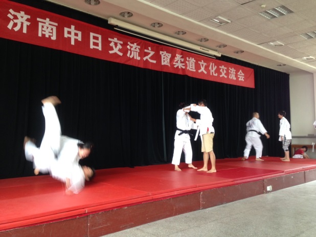 剣道のデモンストレーション（青島日本人会剣道同好会） 