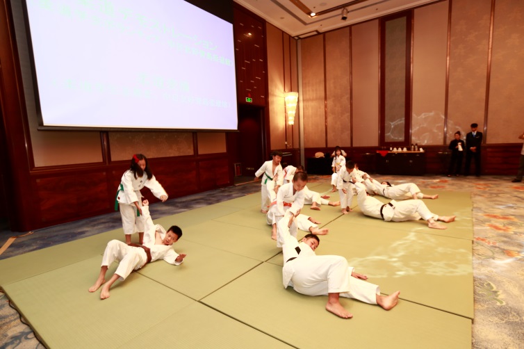 剣道のデモンストレーション（青島日本人会剣道同好会） 